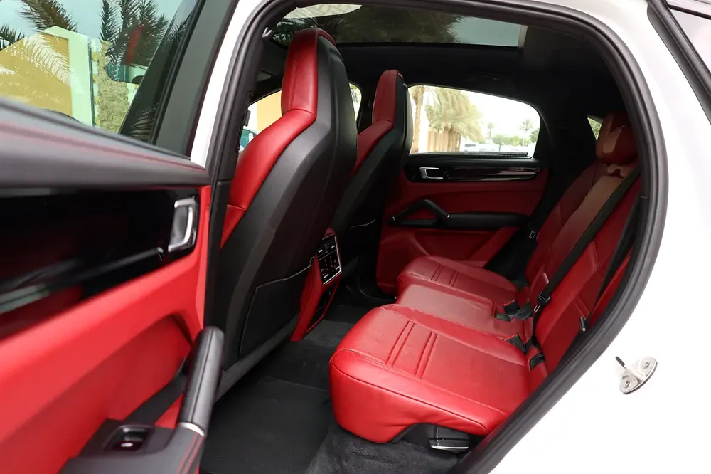 2020 Porsche Cayenne Coupe GCC Specs - Excellent Condition under Porsche warranty - Image 17