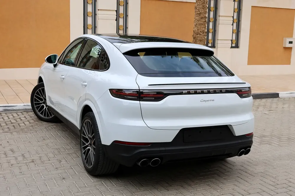 2020 Porsche Cayenne Coupe GCC Specs - Excellent Condition under Porsche warranty - Image 4