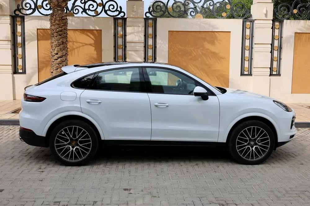 2020 Porsche Cayenne Coupe GCC Specs - Excellent Condition under Porsche warranty - Image 7