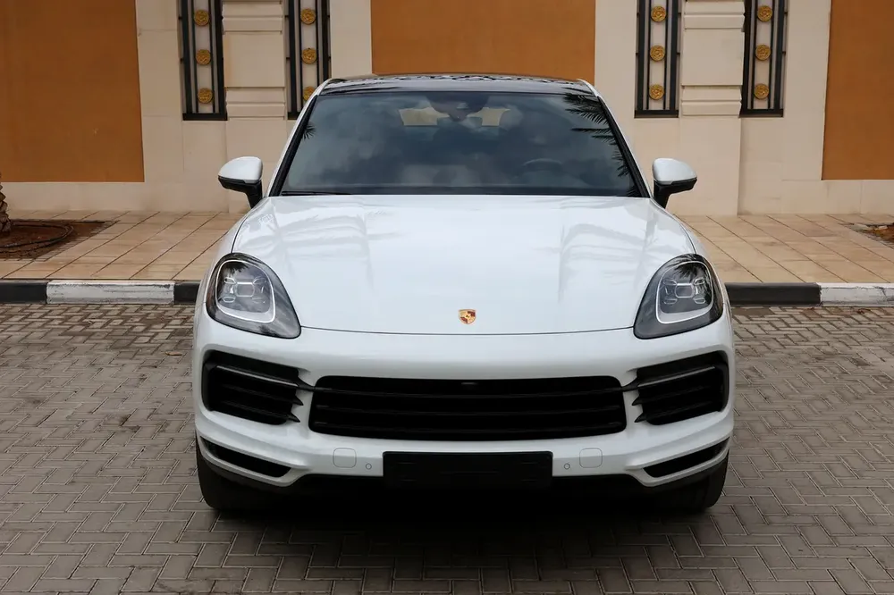 2020 Porsche Cayenne Coupe GCC Specs - Excellent Condition under Porsche warranty - Image 8