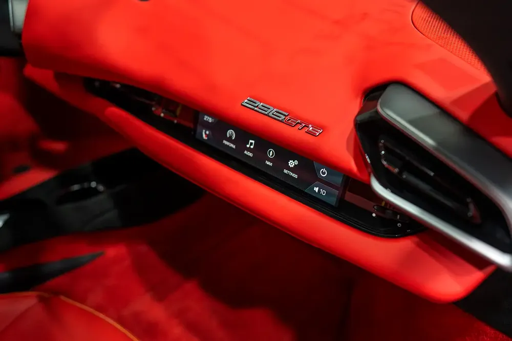 296 GTB | FRONTLIFT | TWO TONE INTERIOR | ENGINE COVERS IN CARBON FIBRE | MATTE GREY WHEELS - Image 12