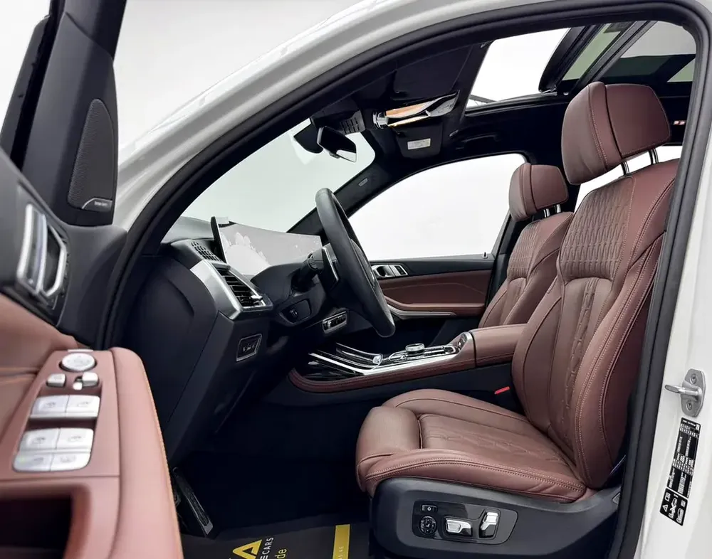 2025 BMW X7 xDrive40i M-Sport Pro, BMW Warranty, BMW Service Contract, GCC - Image 11