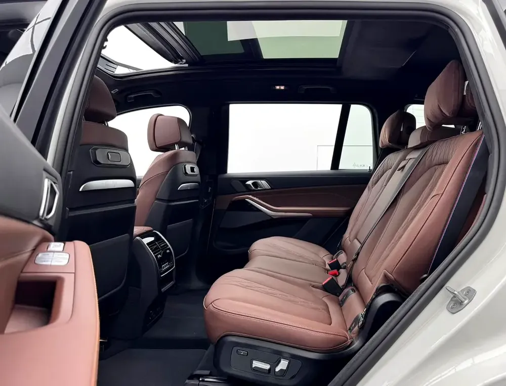 2025 BMW X7 xDrive40i M-Sport Pro, BMW Warranty, BMW Service Contract, GCC - Image 13