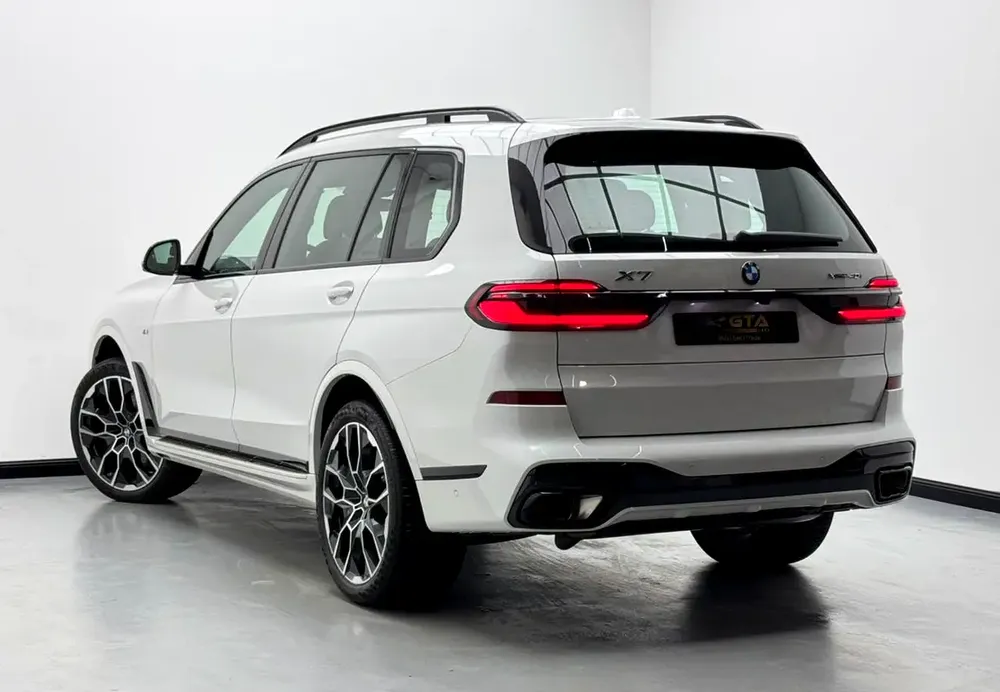 2025 BMW X7 xDrive40i M-Sport Pro, BMW Warranty, BMW Service Contract, GCC - Image 4