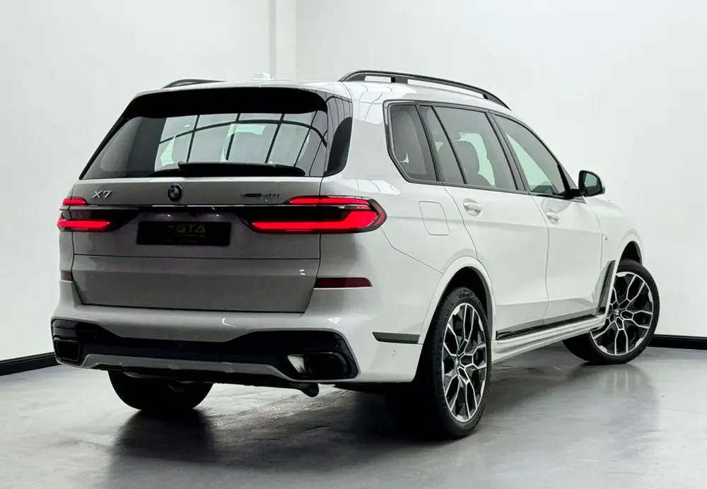 2025 BMW X7 xDrive40i M-Sport Pro, BMW Warranty, BMW Service Contract, GCC - Image 6