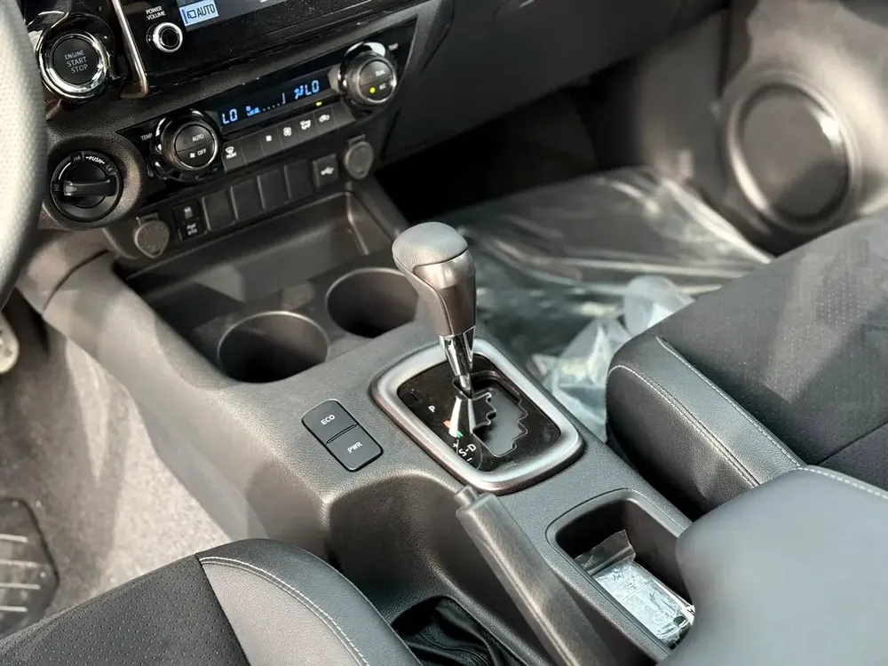 2026 Toyota Hilux GR Sport - GCC Specs - Brand New! - Image 10