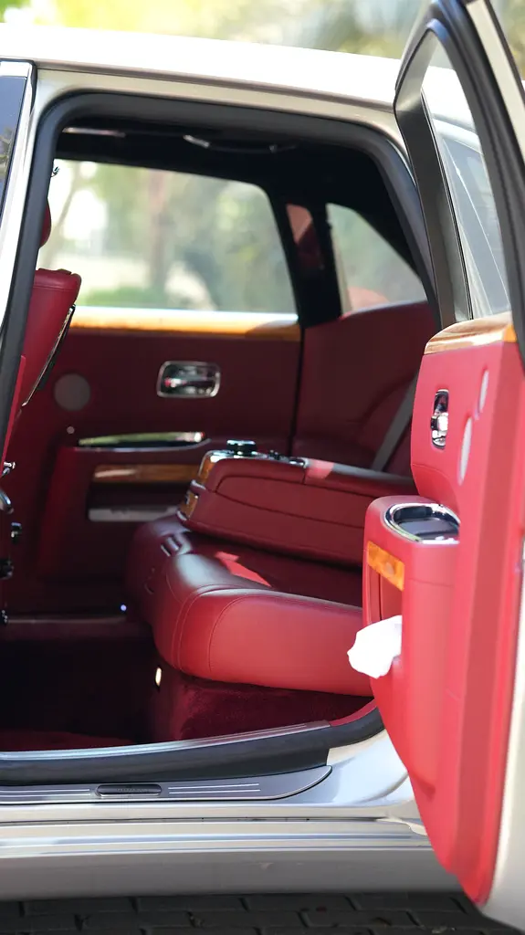Warranty  Service Unlimited mileage | Rolls-Royce Ghost GCC Specs | SUPER Condition - Image 5