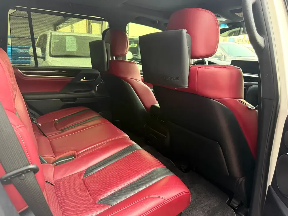 Lexus LX 570 Signature 2021 GCC Specs full option under warranty - Image 5