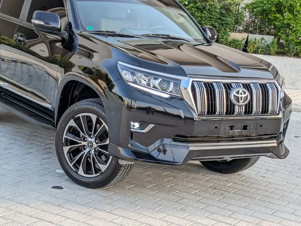 TOYOTA PRADO 2023 GCC V4 2.7L ACCIDENT FREE IN EXCELLENT CONDITION - Image 12