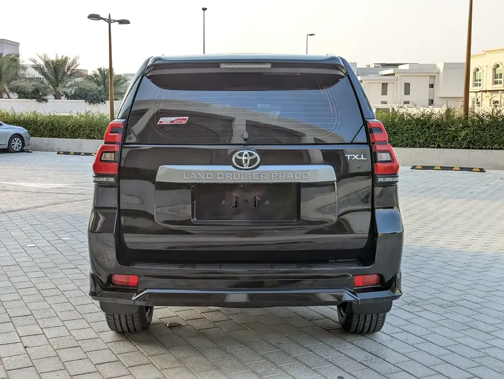 TOYOTA PRADO 2023 GCC V4 2.7L ACCIDENT FREE IN EXCELLENT CONDITION - Image 17