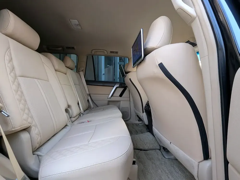 TOYOTA PRADO 2023 GCC V4 2.7L ACCIDENT FREE IN EXCELLENT CONDITION - Image 5