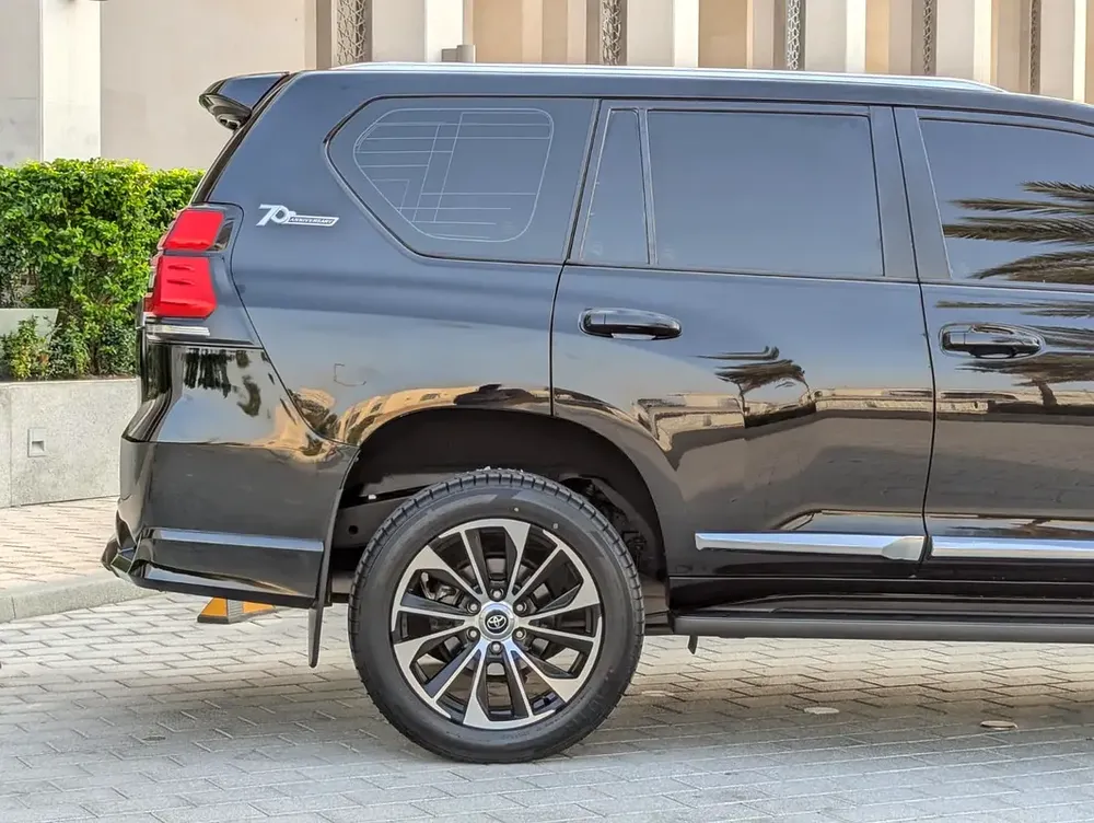 TOYOTA PRADO 2023 GCC V4 2.7L ACCIDENT FREE IN EXCELLENT CONDITION - Image 8