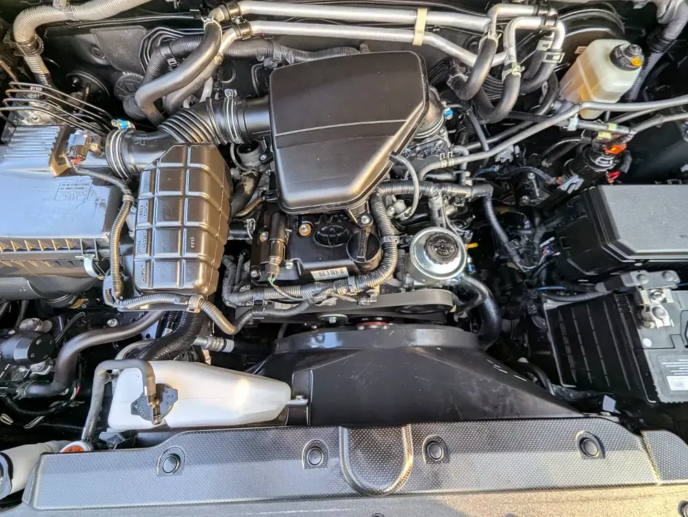 TOYOTA PRADO 2023 GCC V4 2.7L ACCIDENT FREE IN EXCELLENT CONDITION - Image 9