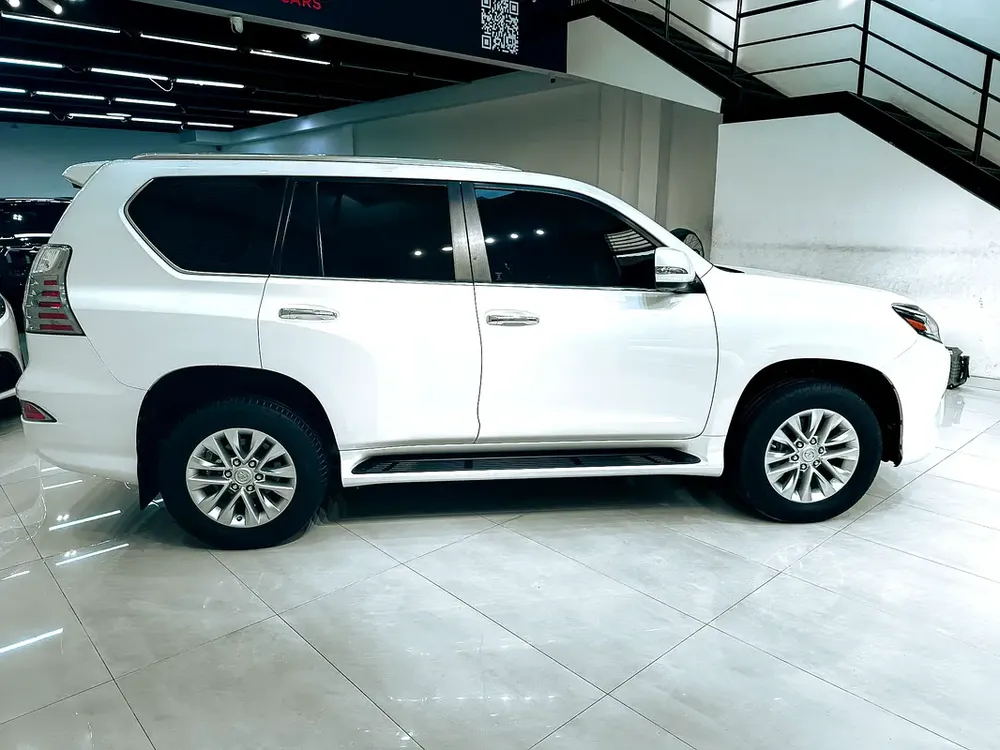 AED 2 ,300 // 20% DP // 2021 Lexus GX 460 Premier - Image 4