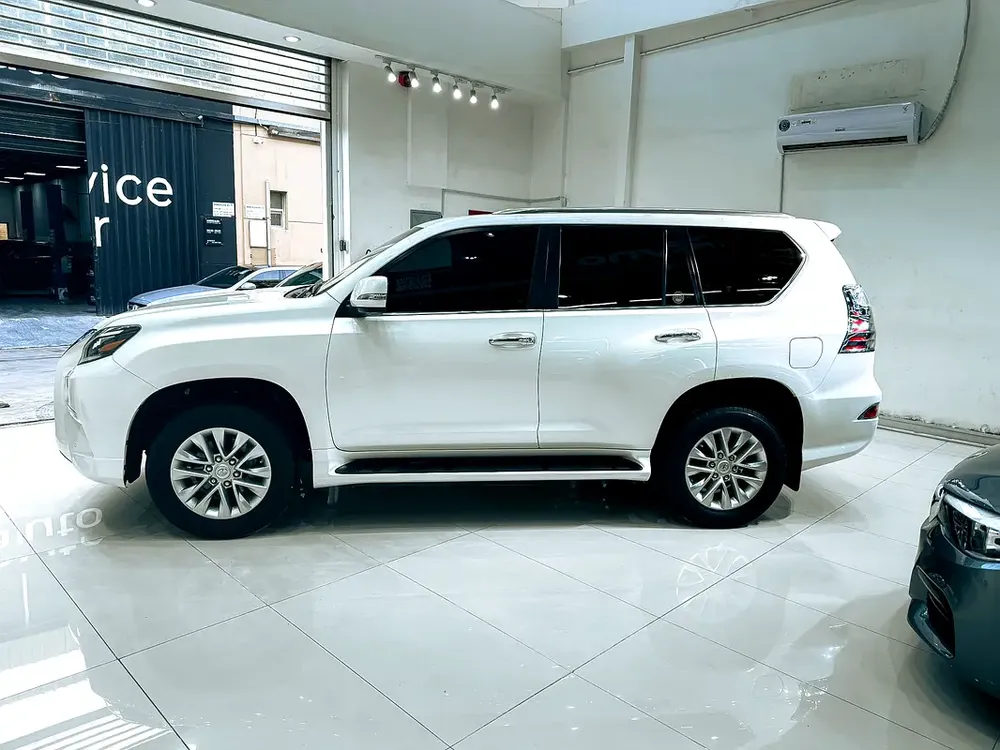 AED 2 ,300 // 20% DP // 2021 Lexus GX 460 Premier - Image 5