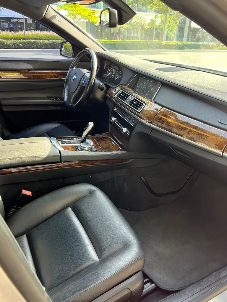 BMW 730Li 2015 GCC Specs - Excellent Condition - Image 13