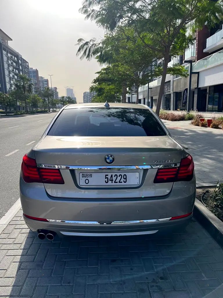 BMW 730Li 2015 GCC Specs - Excellent Condition - Image 4