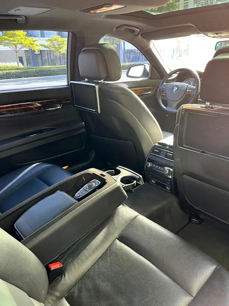 BMW 730Li 2015 GCC Specs - Excellent Condition - Image 9