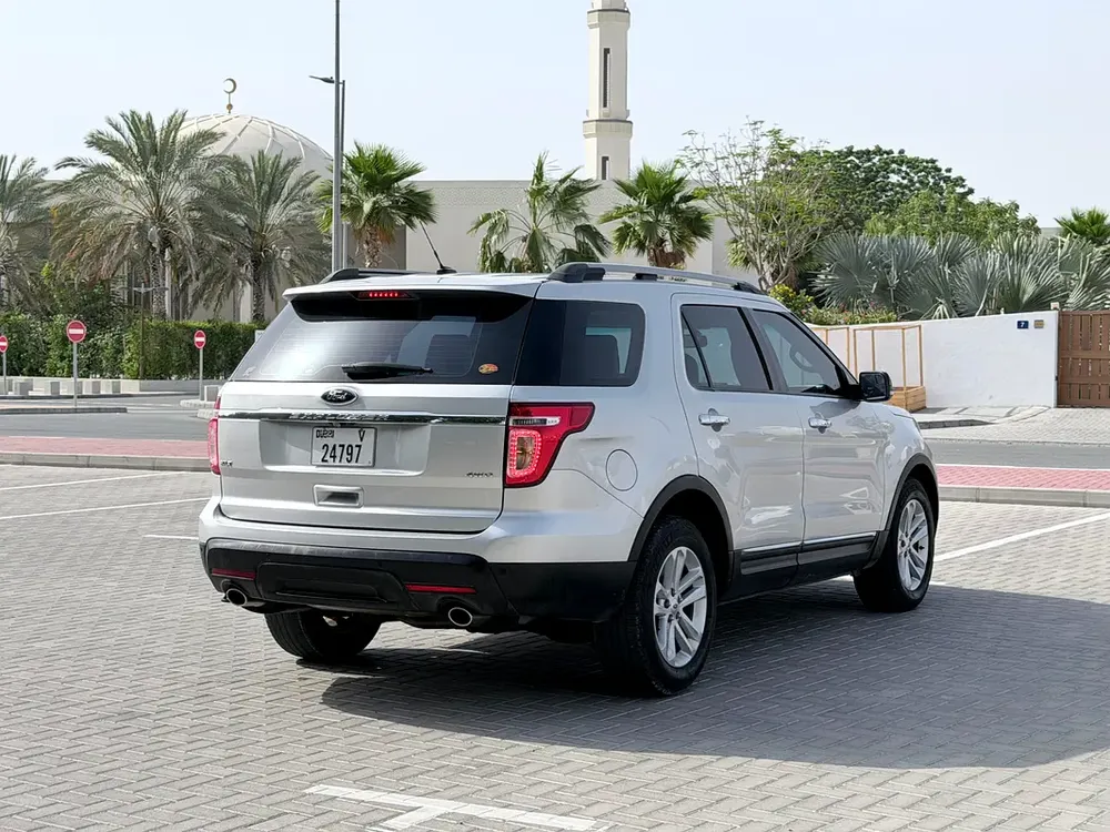 Ford Explorer XLT 2015 | GCC Specs | Well Maintained - Image 6