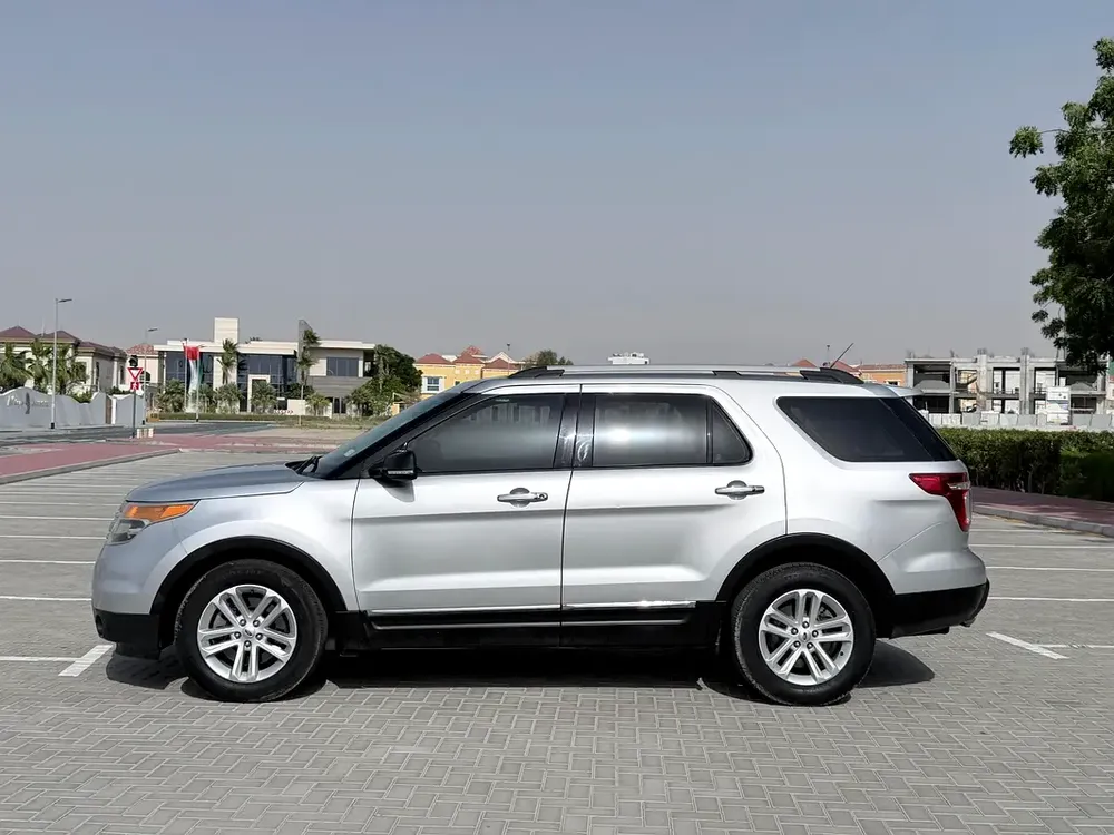 Ford Explorer XLT 2015 | GCC Specs | Well Maintained - Image 9