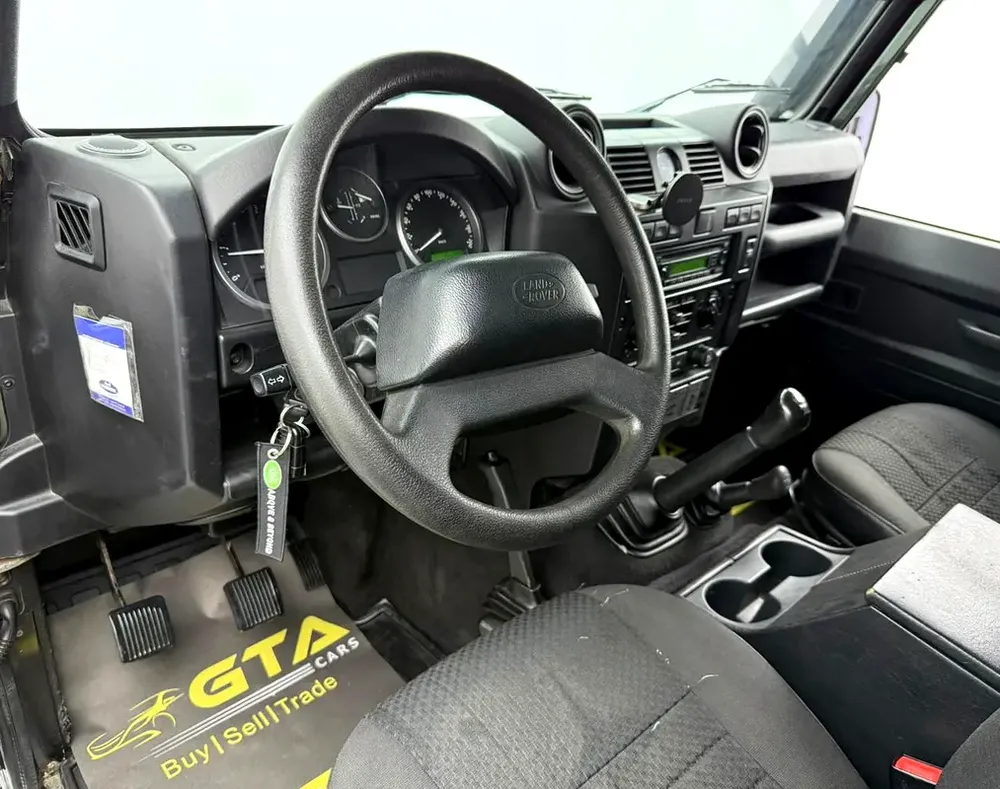2008 Land Rover Defender 130, Heated Seats, Snorkel, Excellent Condition, European - Image 11