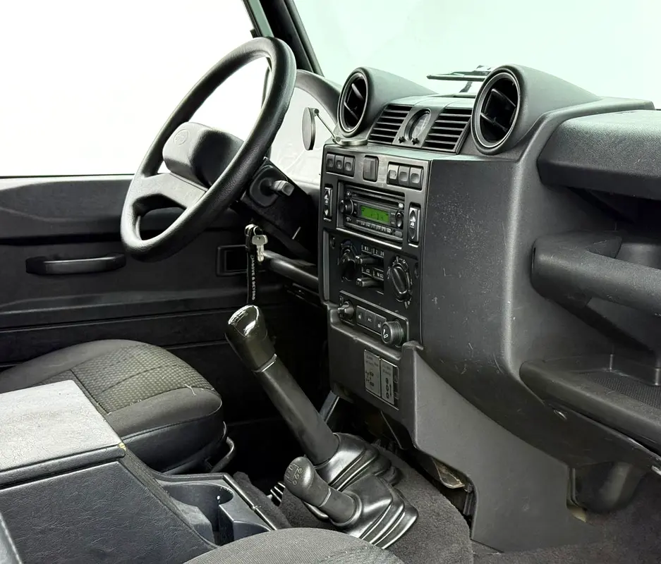 2008 Land Rover Defender 130, Heated Seats, Snorkel, Excellent Condition, European - Image 8