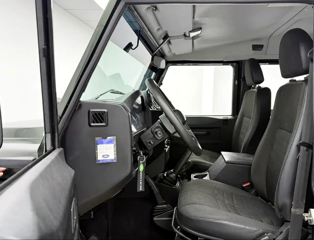 2008 Land Rover Defender 130, Heated Seats, Snorkel, Excellent Condition, European - Image 9