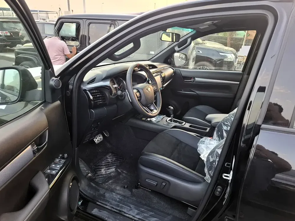Toyota Hilux GR Sport 2.8L 2026 AT DC Black Diesel - GCC Specs - Export Only - Image 5