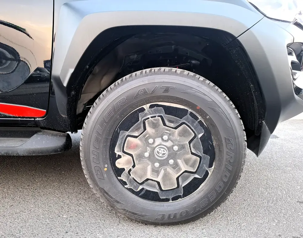 Toyota Hilux GR Sport 2.8L 2026 AT DC Black Diesel - GCC Specs - Export Only - Image 7