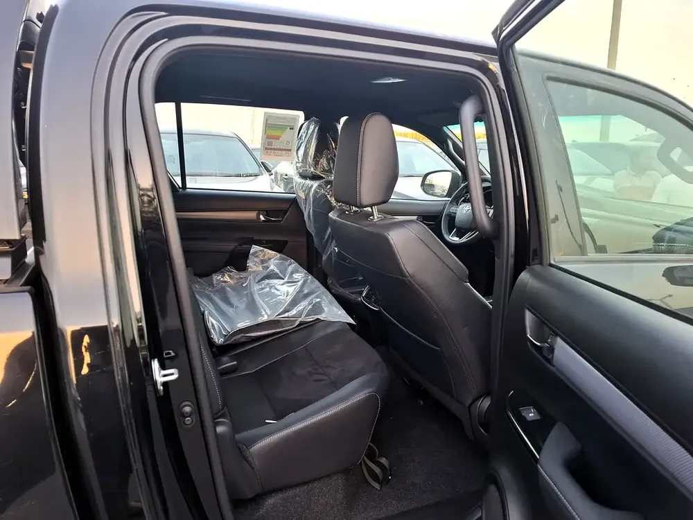 Toyota Hilux GR Sport 2.8L 2026 AT DC Black Diesel - GCC Specs - Export Only - Image 9