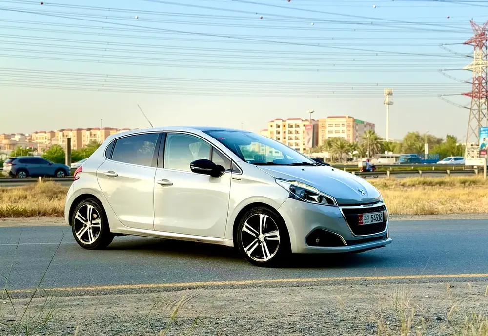 Peugeot 208 GT Line 2017 GCC Specs - Top Condition - Image 5