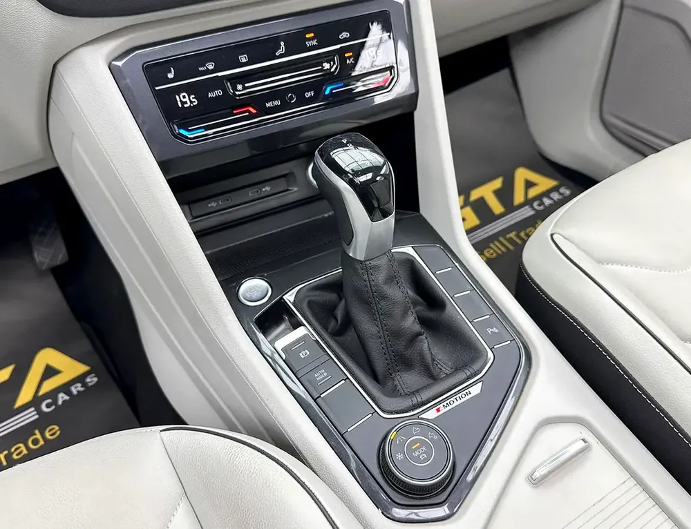 2023 Volkswagen Tiguan Elegance Premium, 07/2028 Volkswagen Warranty + Service Contract, FSH, GCC - Image 12