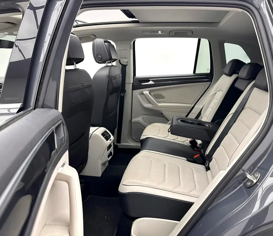 2023 Volkswagen Tiguan Elegance Premium, 07/2028 Volkswagen Warranty + Service Contract, FSH, GCC - Image 15