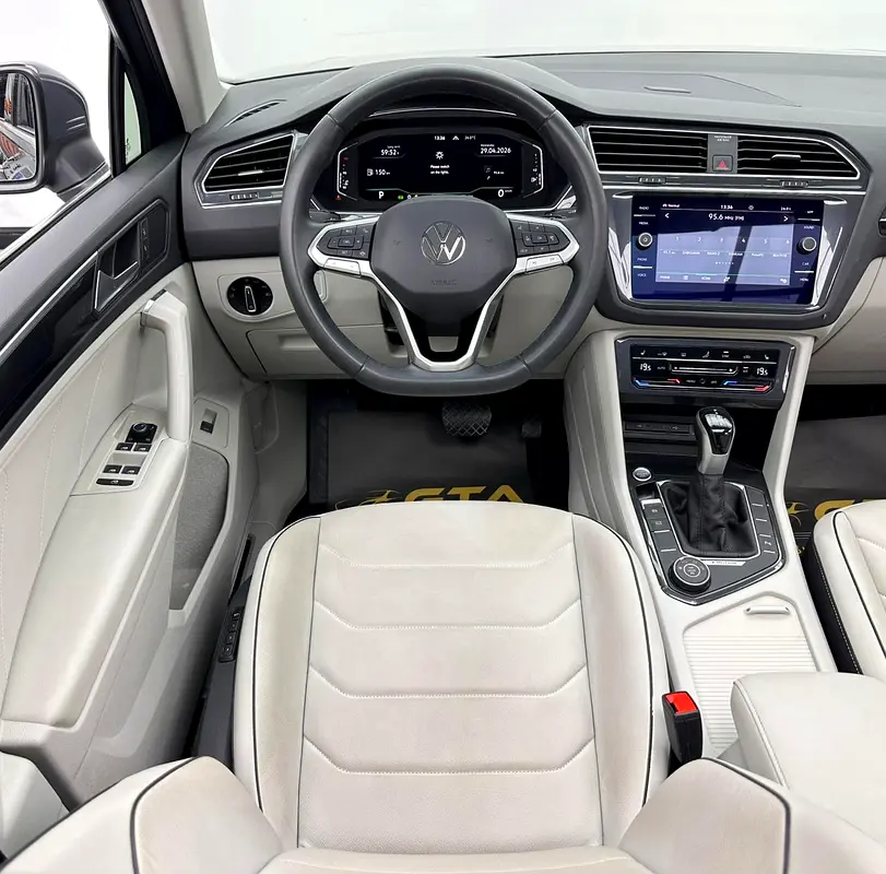 2023 Volkswagen Tiguan Elegance Premium, 07/2028 Volkswagen Warranty + Service Contract, FSH, GCC - Image 8