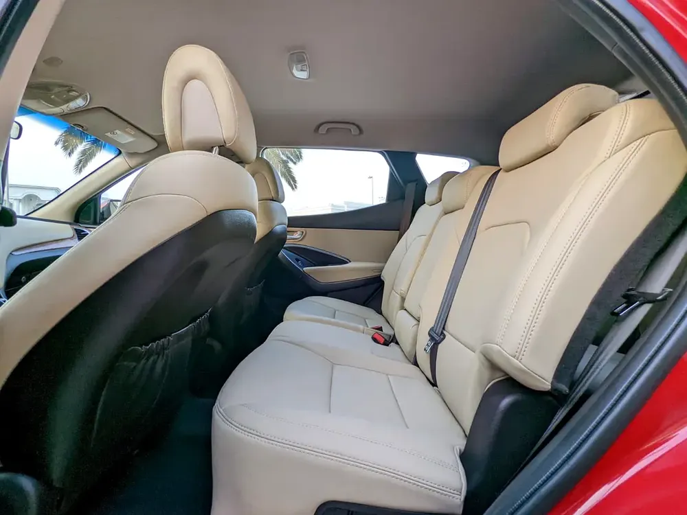 Hyundai Santa Fe 2016 GCC Mint Condition With Beige Interior Super 7 Seater Family SUV - Image 10