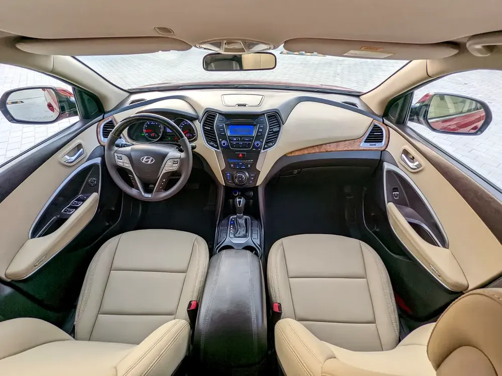 Hyundai Santa Fe 2016 GCC Mint Condition With Beige Interior Super 7 Seater Family SUV - Image 13