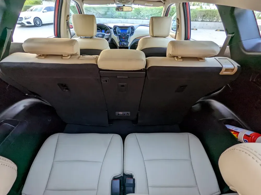 Hyundai Santa Fe 2016 GCC Mint Condition With Beige Interior Super 7 Seater Family SUV - Image 14