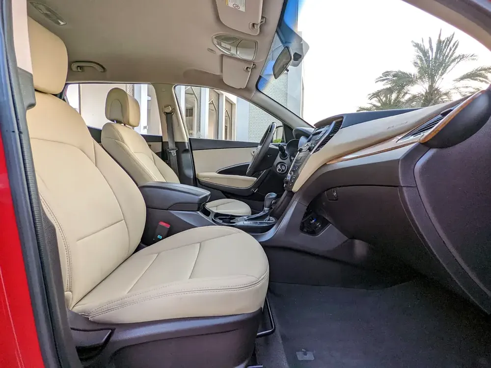 Hyundai Santa Fe 2016 GCC Mint Condition With Beige Interior Super 7 Seater Family SUV - Image 8