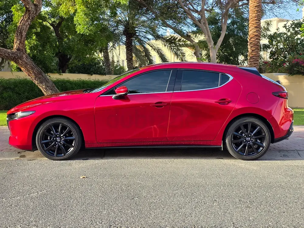 Mazda 3 Hatchback, GCC spec, 2nd owner, Full Service History with Mazda - Image 10
