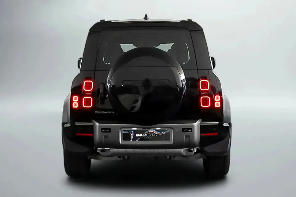 2025 Land Rover Defender 110 X-Dynamic HSE P400 / Land Rover Warranty  Service Pack - Image 4