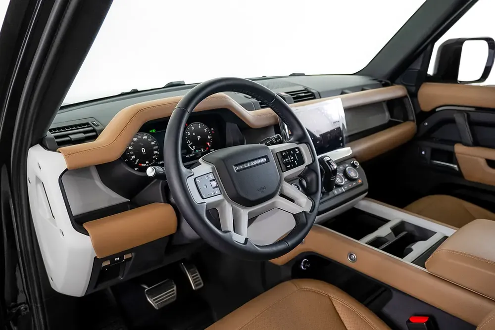 2025 Land Rover Defender 110 X-Dynamic HSE P400 / Land Rover Warranty  Service Pack - Image 7