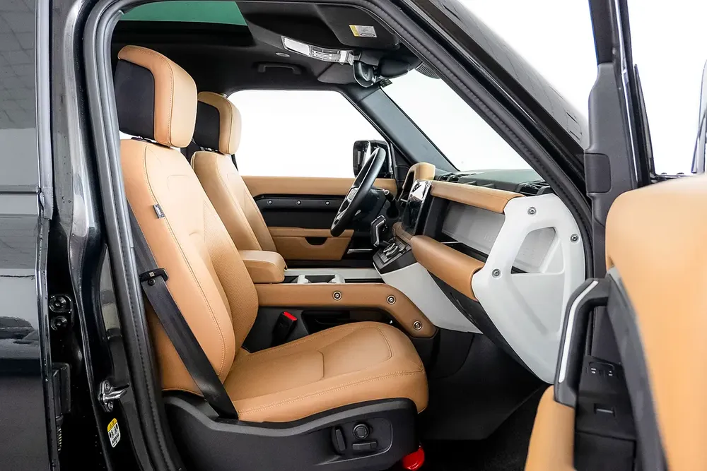 2025 Land Rover Defender 110 X-Dynamic HSE P400 / Land Rover Warranty  Service Pack - Image 8