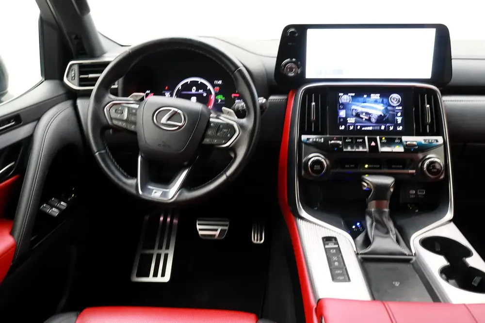 LX600 P 3.5L T AT F Sport *2 YEARS FREE SERVICING* - Image 10