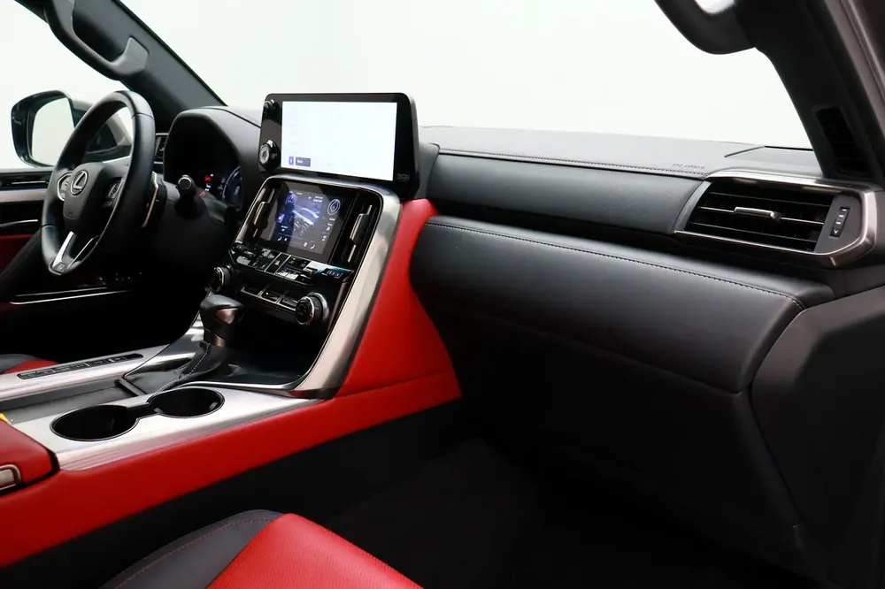 LX600 P 3.5L T AT F Sport *2 YEARS FREE SERVICING* - Image 12