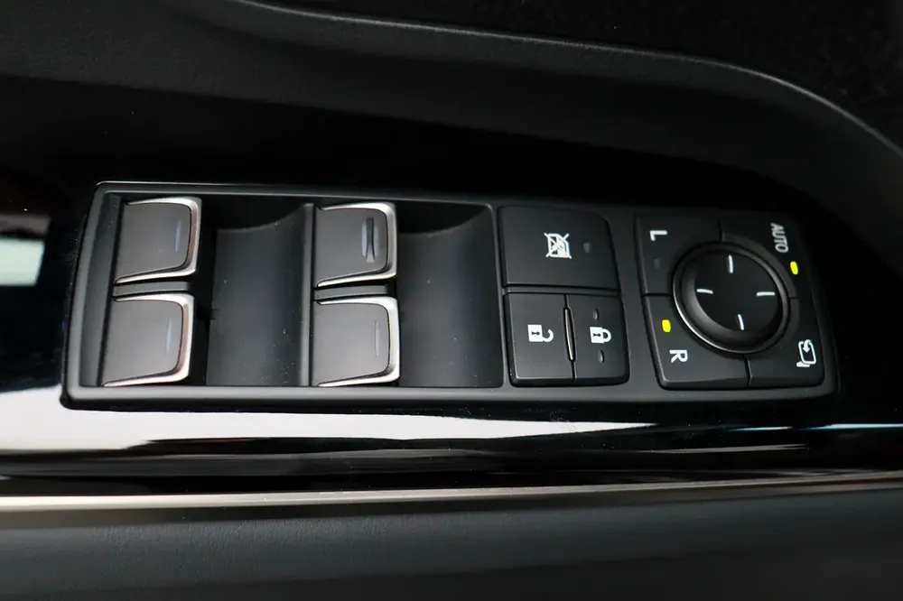LX600 P 3.5L T AT F Sport *2 YEARS FREE SERVICING* - Image 14