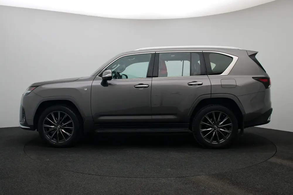 LX600 P 3.5L T AT F Sport *2 YEARS FREE SERVICING* - Image 5