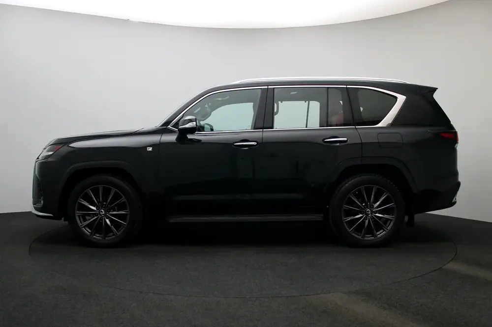 LX600 P 3.5L T AT F Sport *2 YEARS FREE SERVICING* - Image 6