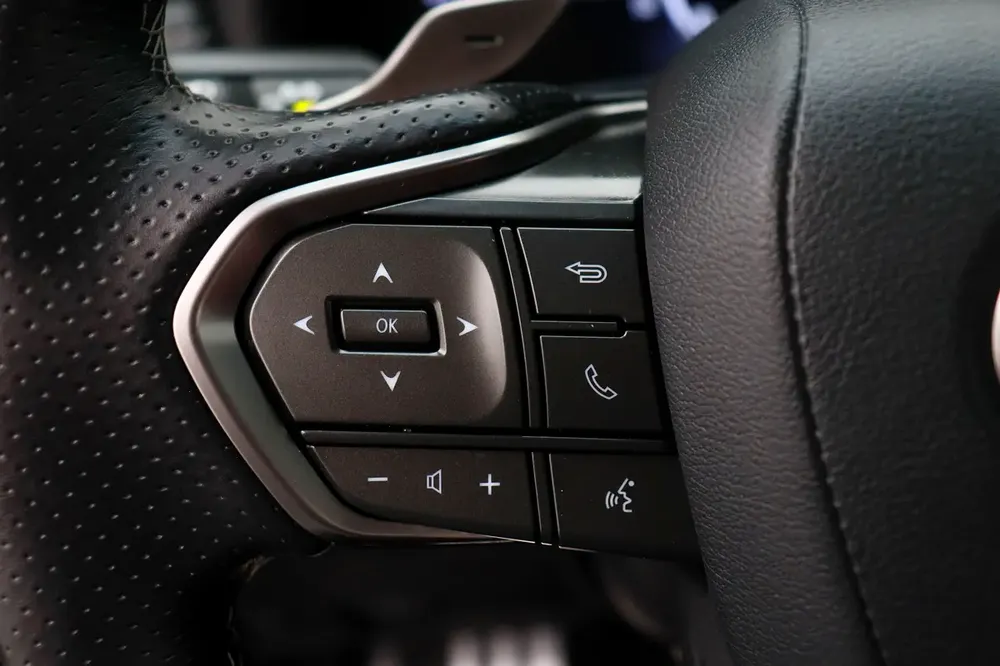 LX600 P 3.5L T AT F Sport *2 YEARS FREE SERVICING* - Image 8
