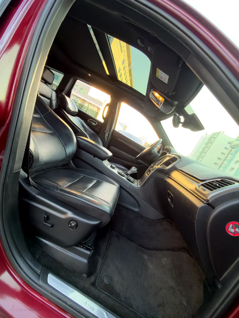 GRAND CHEROKEE LIMITED S OVERLAND , GCC SPEC SINGLE OWNER ACCIDENT FREE , 100% BANK FINANCE ALSO - Image 11