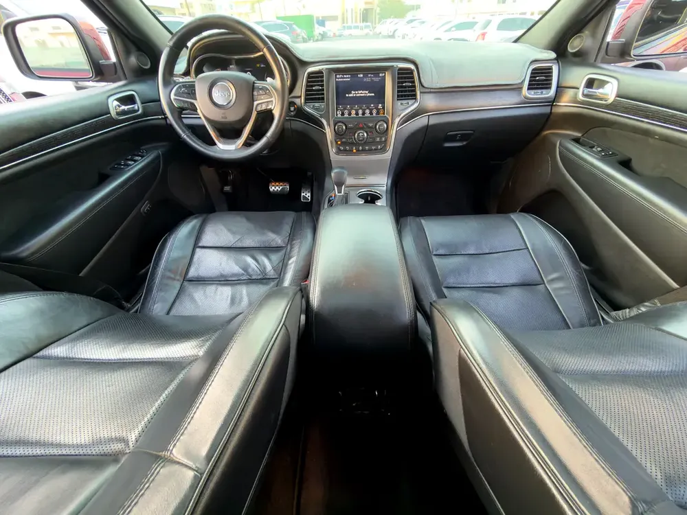 GRAND CHEROKEE LIMITED S OVERLAND , GCC SPEC SINGLE OWNER ACCIDENT FREE , 100% BANK FINANCE ALSO - Image 13